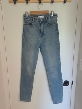 Zara Light Blue High-Rise Women’s Jeans